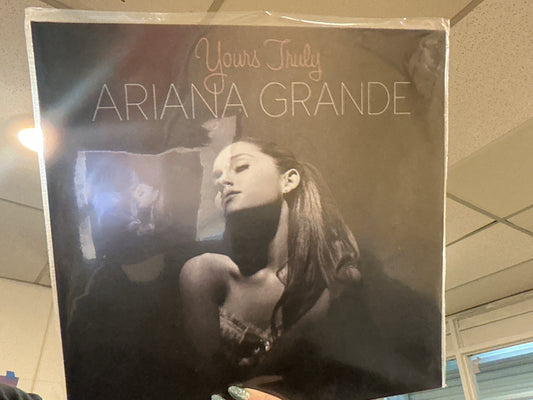 Ariana Grande- Yours Truly (used 12” vinyl)